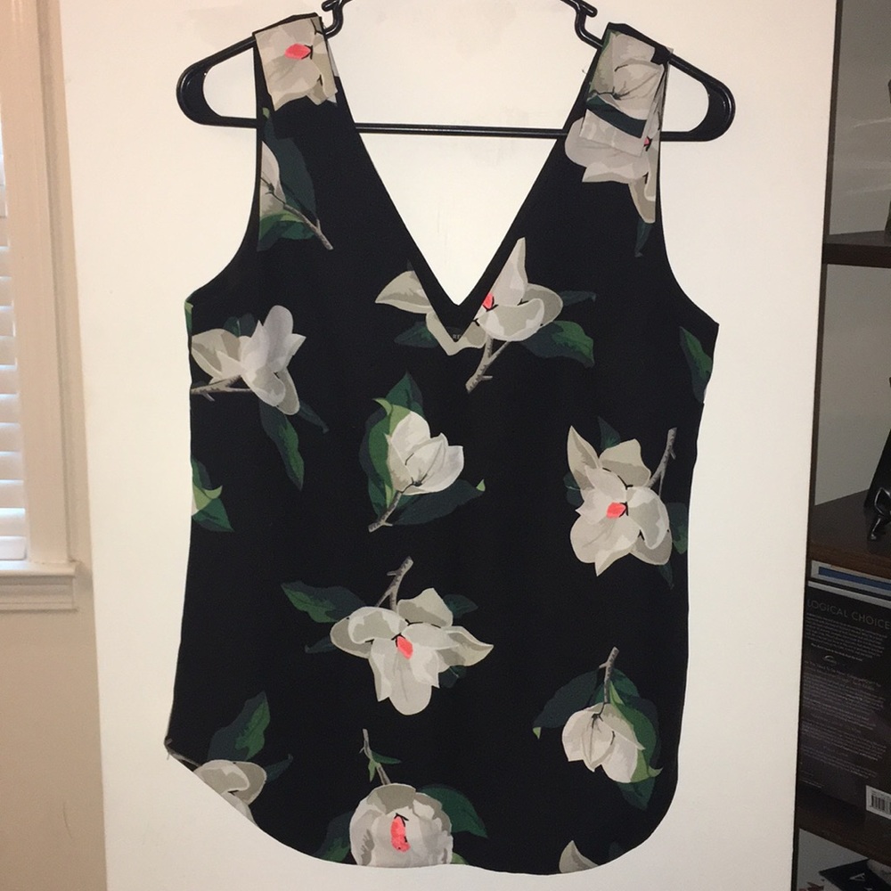 Sleeveless floral print top